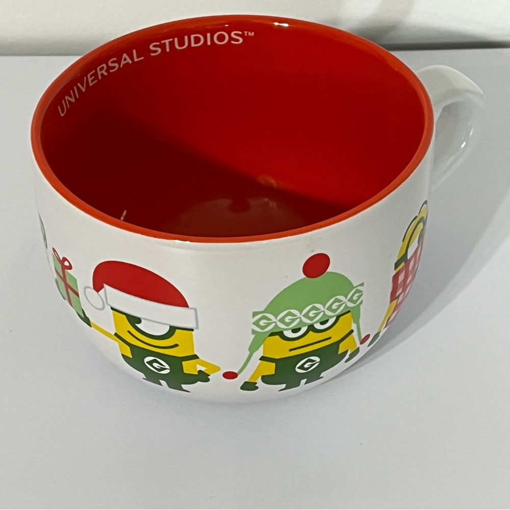 Universal Coffee Cup Latte Mug Despicable Me Holiday Minions